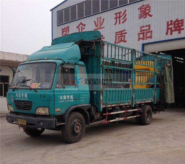 <a href='http://www.94mmp.cn/psj/87.html' target='_blank'><span>廢鐵破碎機</span></a>廠家設(shè)備發(fā)貨現(xiàn)場