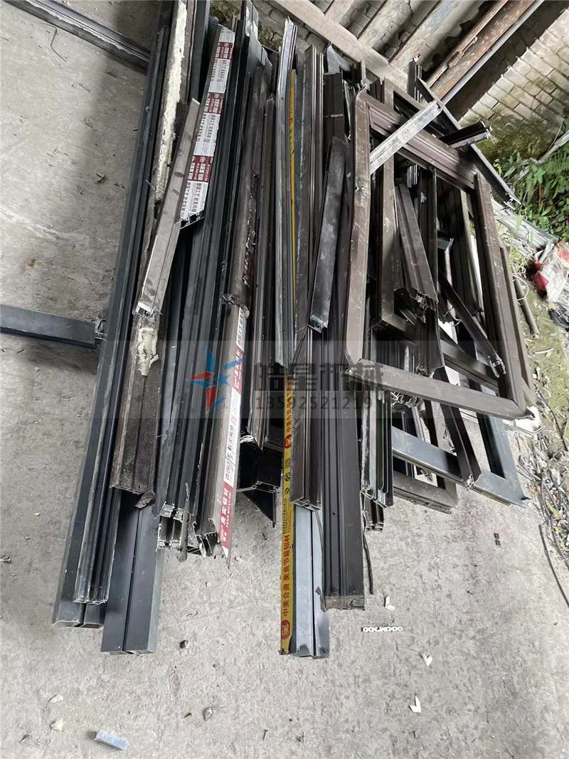 廢鋁破碎機作業(yè)現(xiàn)場